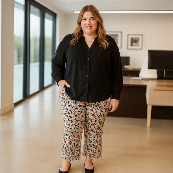 NWT Chico's Top Women's Sz 3 (XL) Black Cut Away Shirred Neck Fresh Button Down - Picture 1 of 7